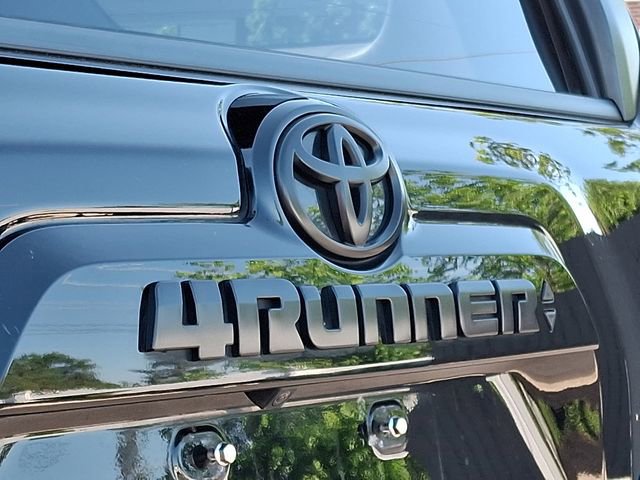 Used 2020 Toyota 4Runner SR5 Premium w/ Moonroof Package AWD/4WD image 31