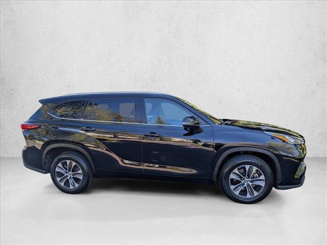 Used 2020 Toyota Highlander XLE image 4