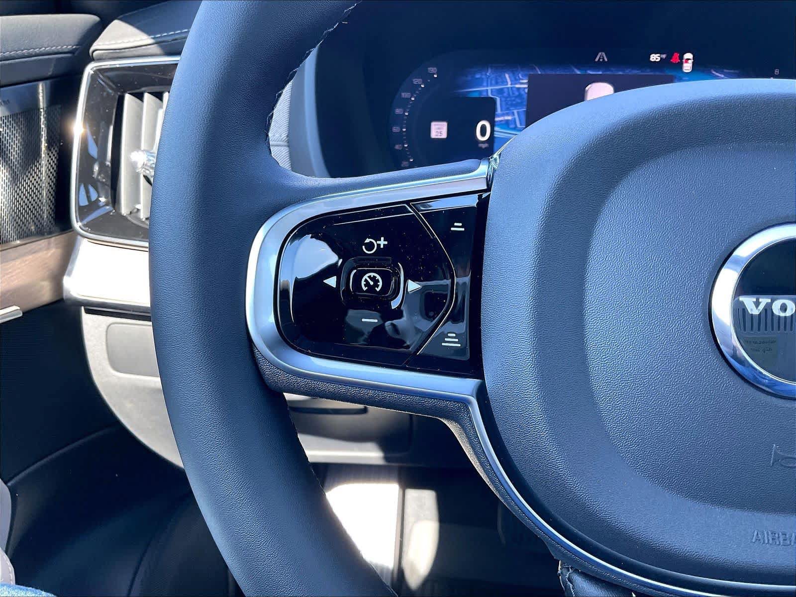 New 2027 Volvo XC90 B6 Plus AWD/4WD image 17