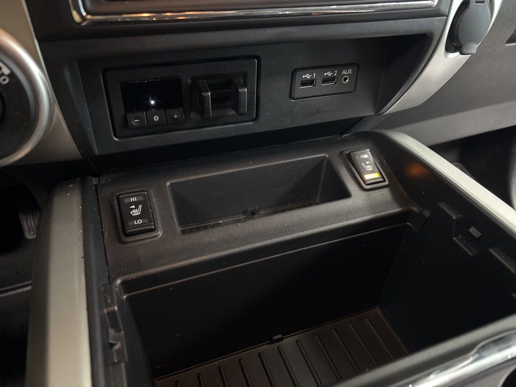 Used 2019 Nissan Titan SV w/ SV Convenience Package image 19