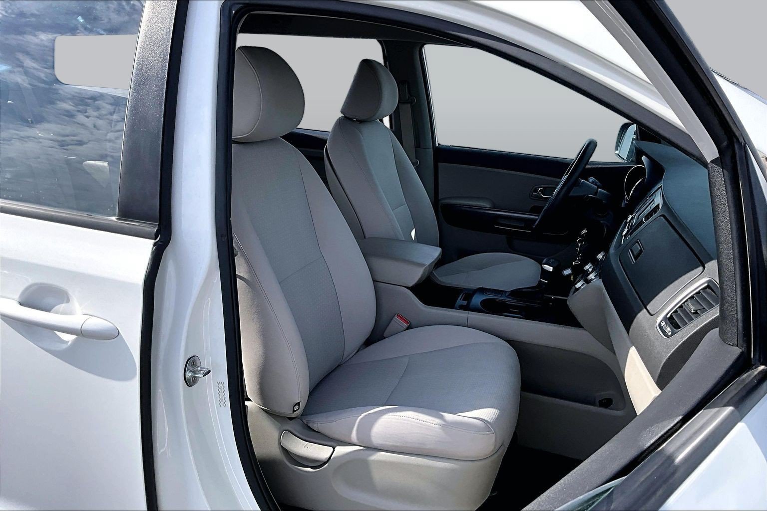 Used 2018 Kia Sedona L FWD image 7