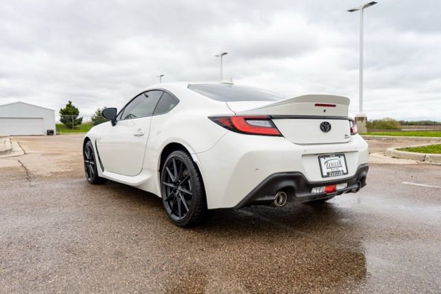 Used 2024 Toyota GR86 Premium RWD image 6
