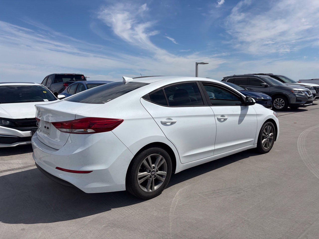 Used 2017 Hyundai Elantra SE FWD image 2