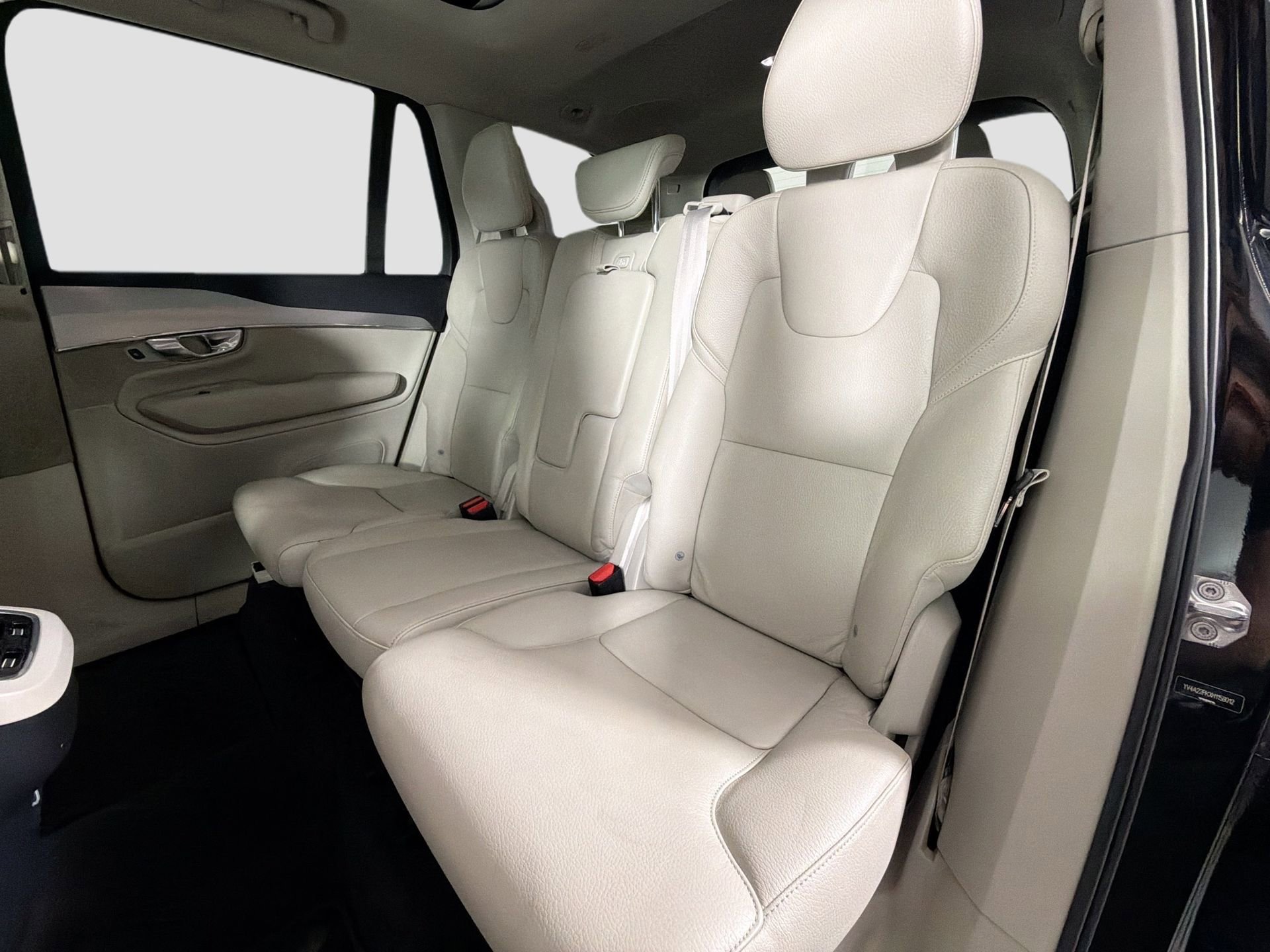 Used 2017 Volvo XC90 T6 Momentum w/ Vision Package image 22