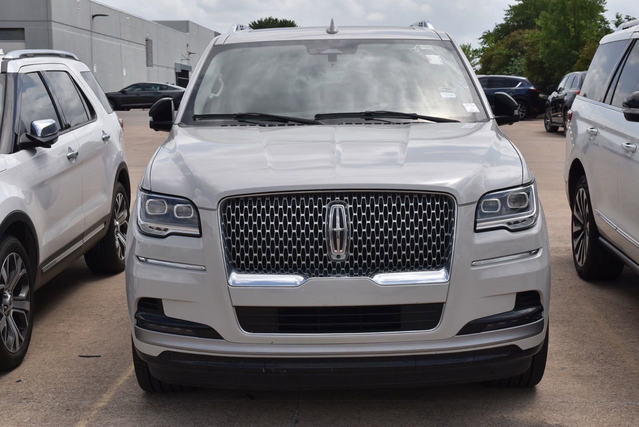 Certified 2022 Lincoln Navigator Reserve AWD/4WD image 3
