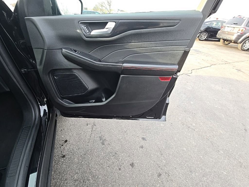 Used 2025 Ford Escape ST-Line FWD image 29