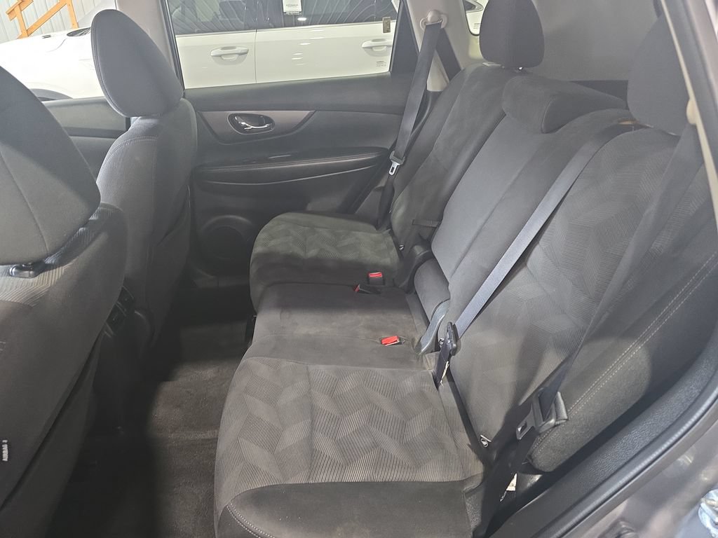 Used 2016 Nissan Rogue SV AWD/4WD image 23