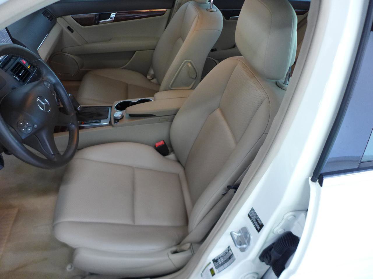 Used 2009 Mercedes-Benz C 300 4MATIC Sedan image 40