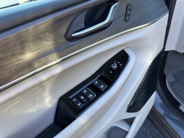 Used 2021 Jeep Grand Cherokee L Overland AWD/4WD image 14