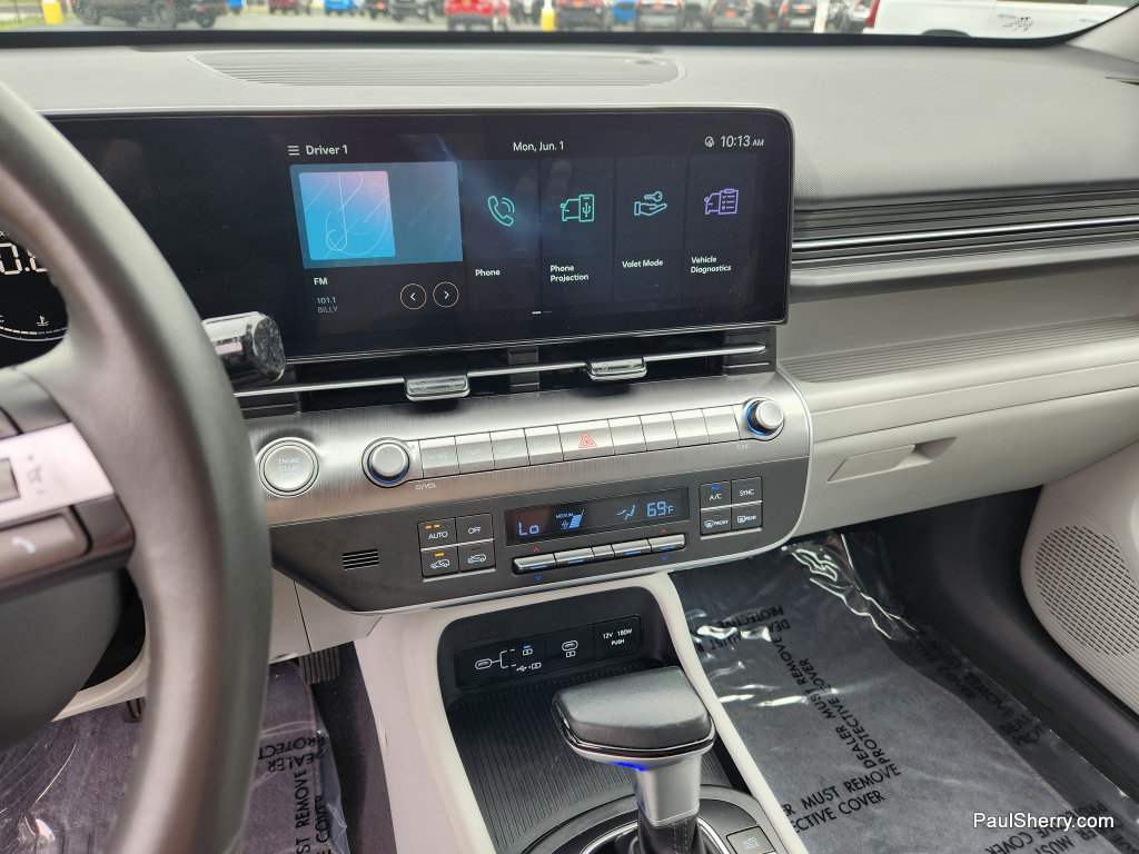 Used 2024 Hyundai Kona SEL AWD/4WD image 3