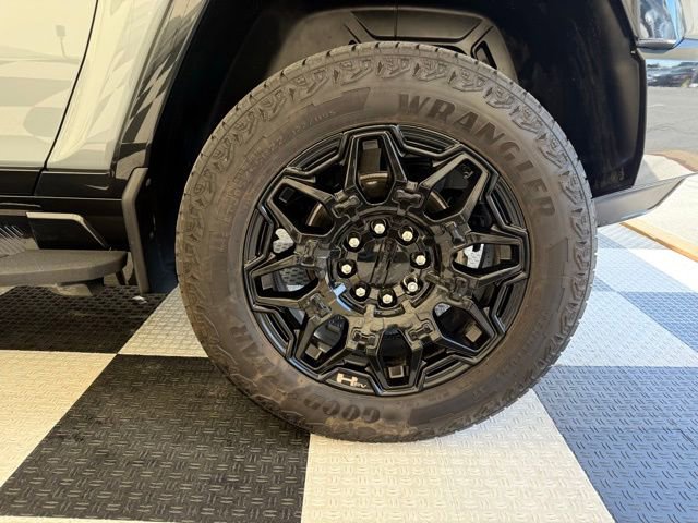 Used 2024 GMC Hummer EV 2X w/ LPO, Illumination Package image 14