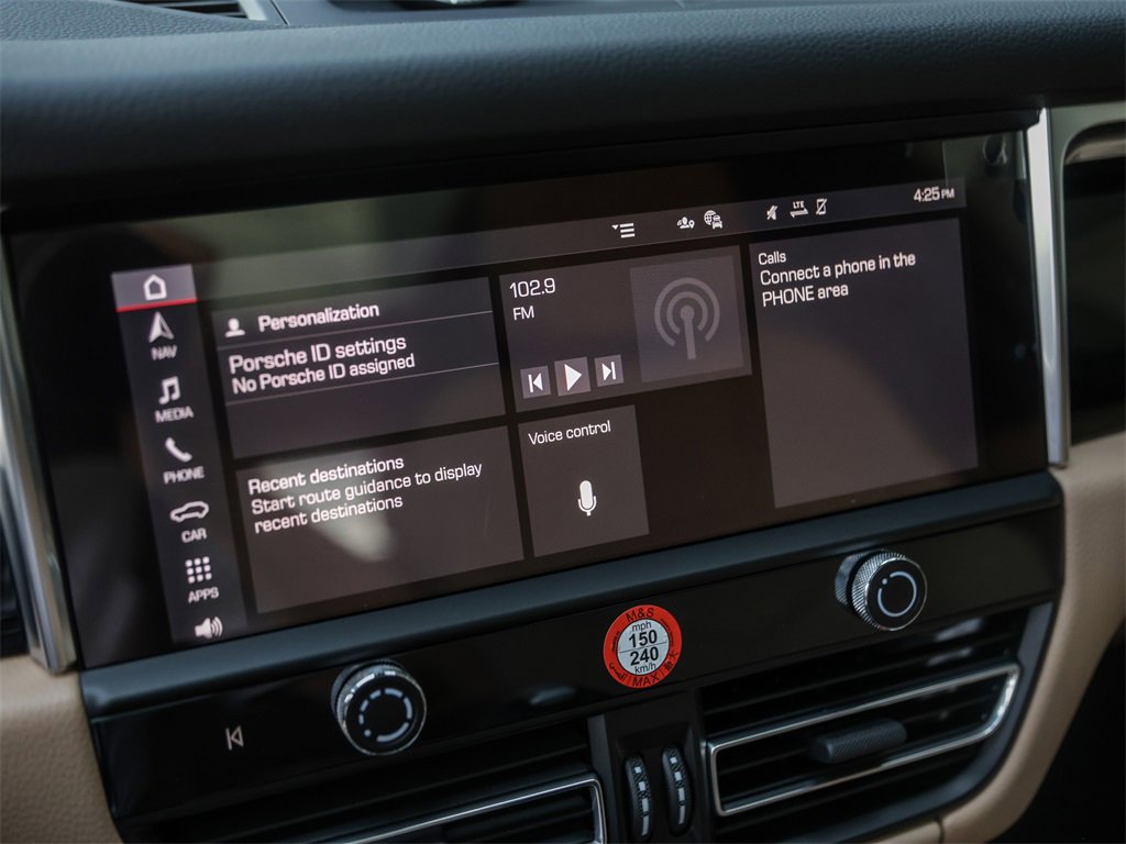 Used 2025 Porsche Macan image 20