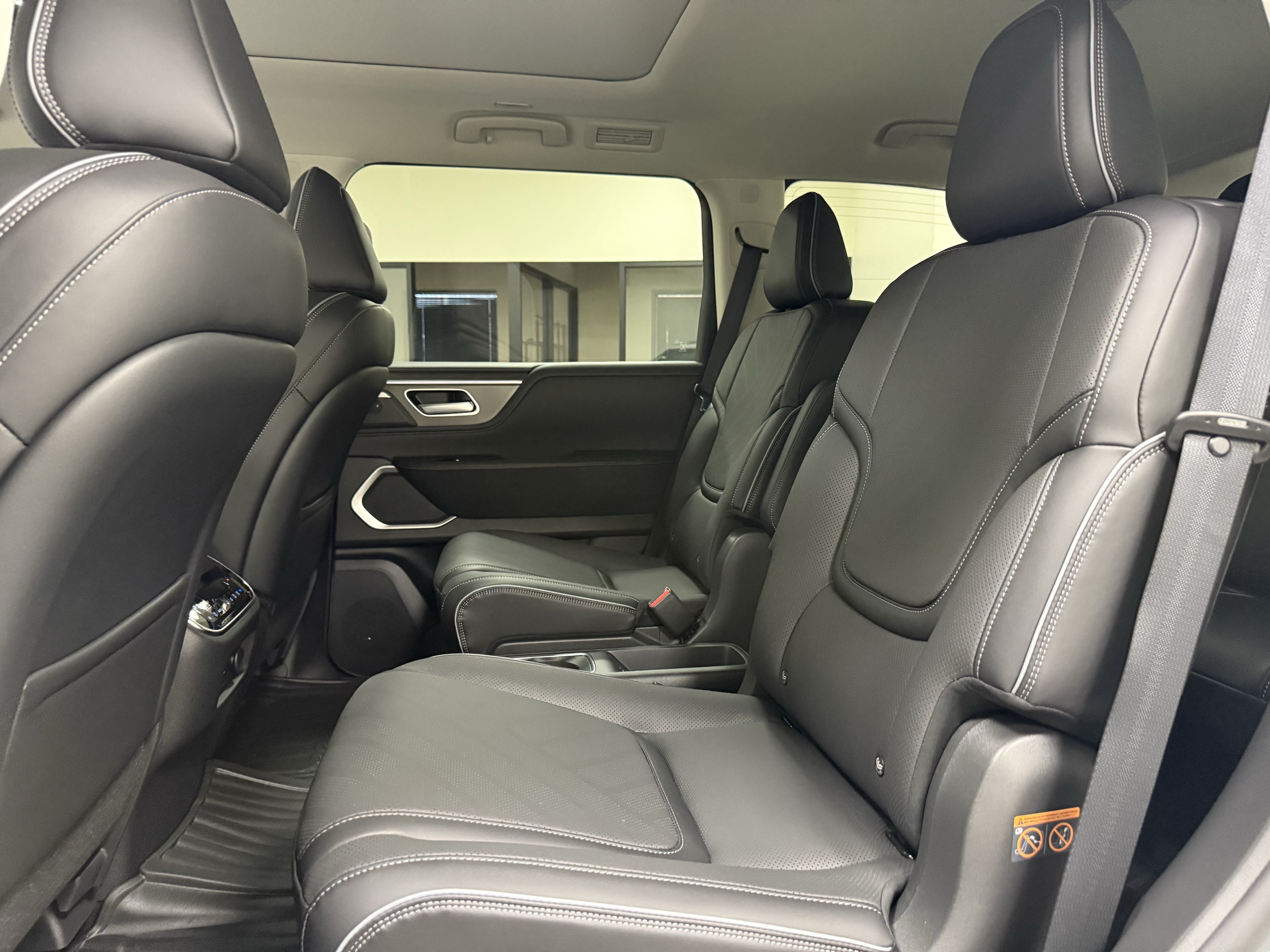 Certified 2026 INFINITI QX80 Luxe w/ Cargo Package RWD image 14