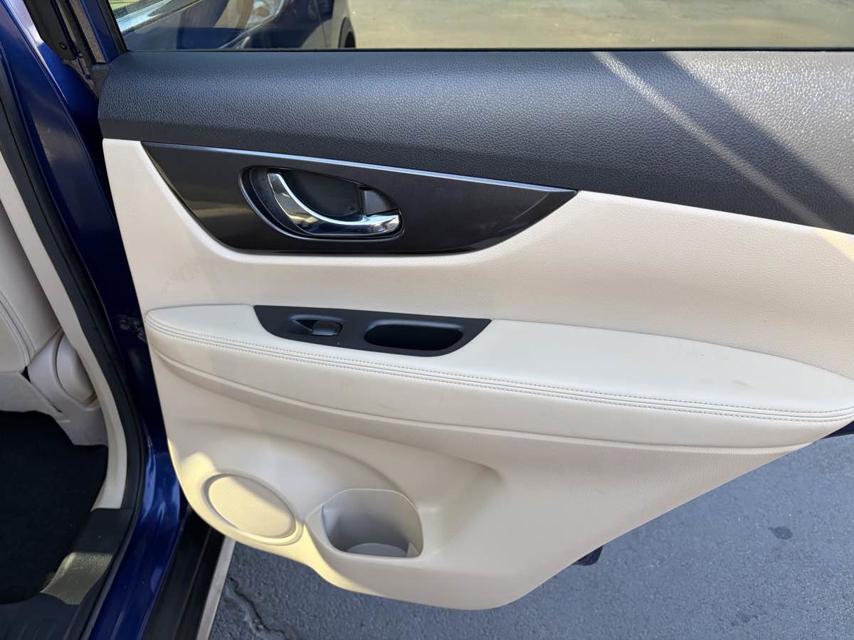 Used 2020 Nissan Rogue SV w/ Premium Package AWD/4WD image 24