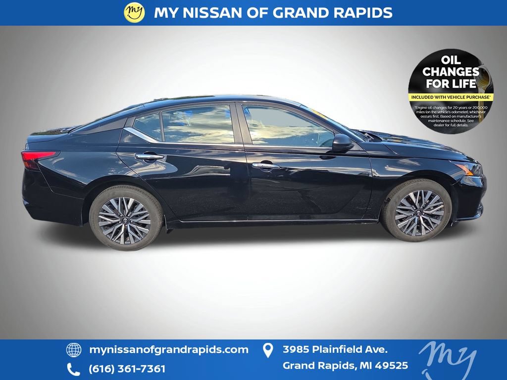 Used 2025 Nissan Altima 2.5 SV FWD image 7