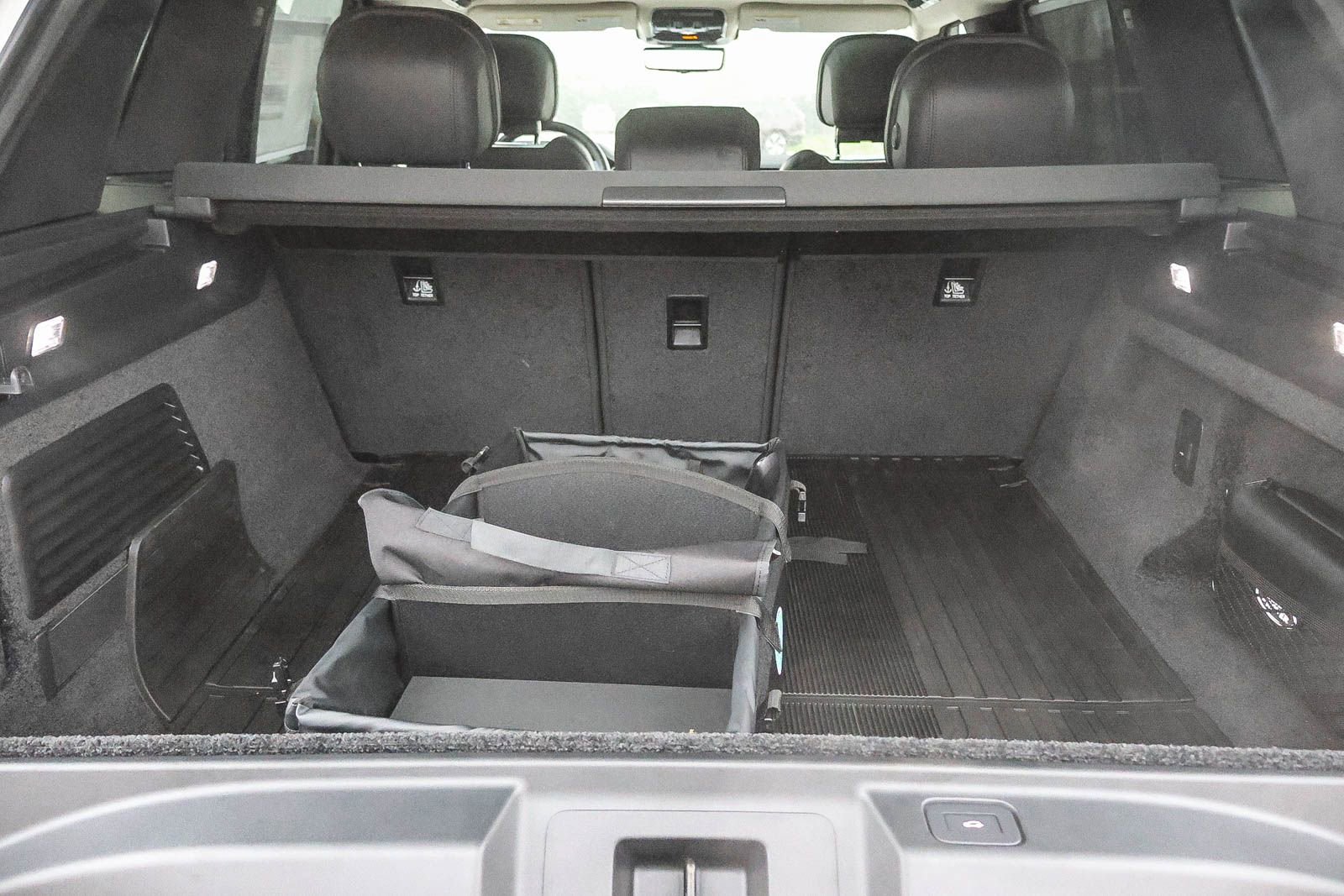 New 2025 Land Rover Range Rover SE AWD/4WD image 35