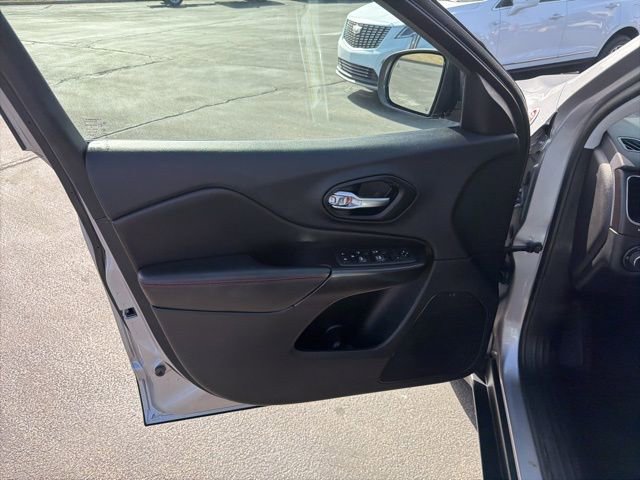 Used 2021 Jeep Cherokee Trailhawk image 27