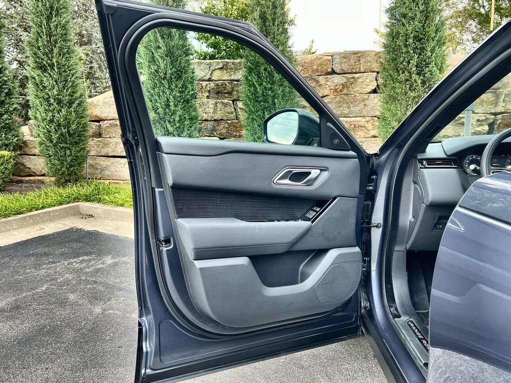 Used 2025 Land Rover Range Rover Velar Dynamic SE image 17