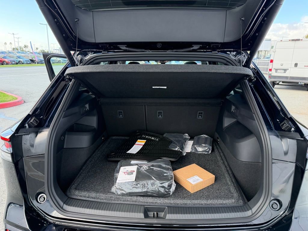 New 2026 Volkswagen Tiguan SEL R-Line AWD/4WD image 32