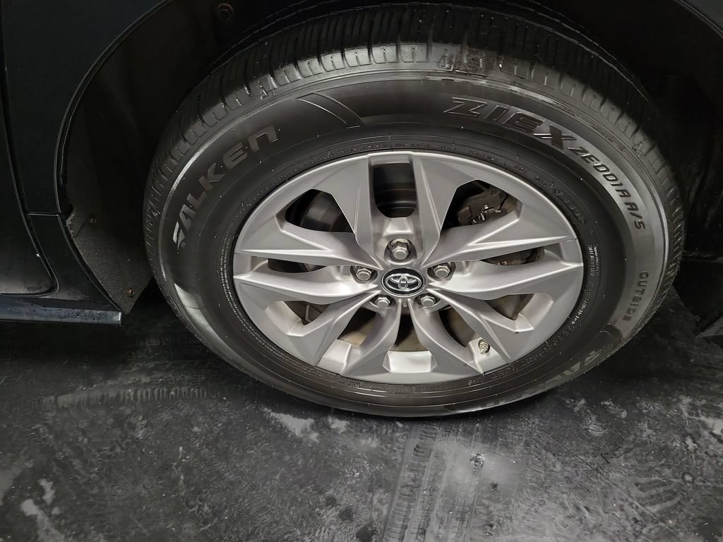 Used 2021 Toyota Sienna LE AWD/4WD image 12