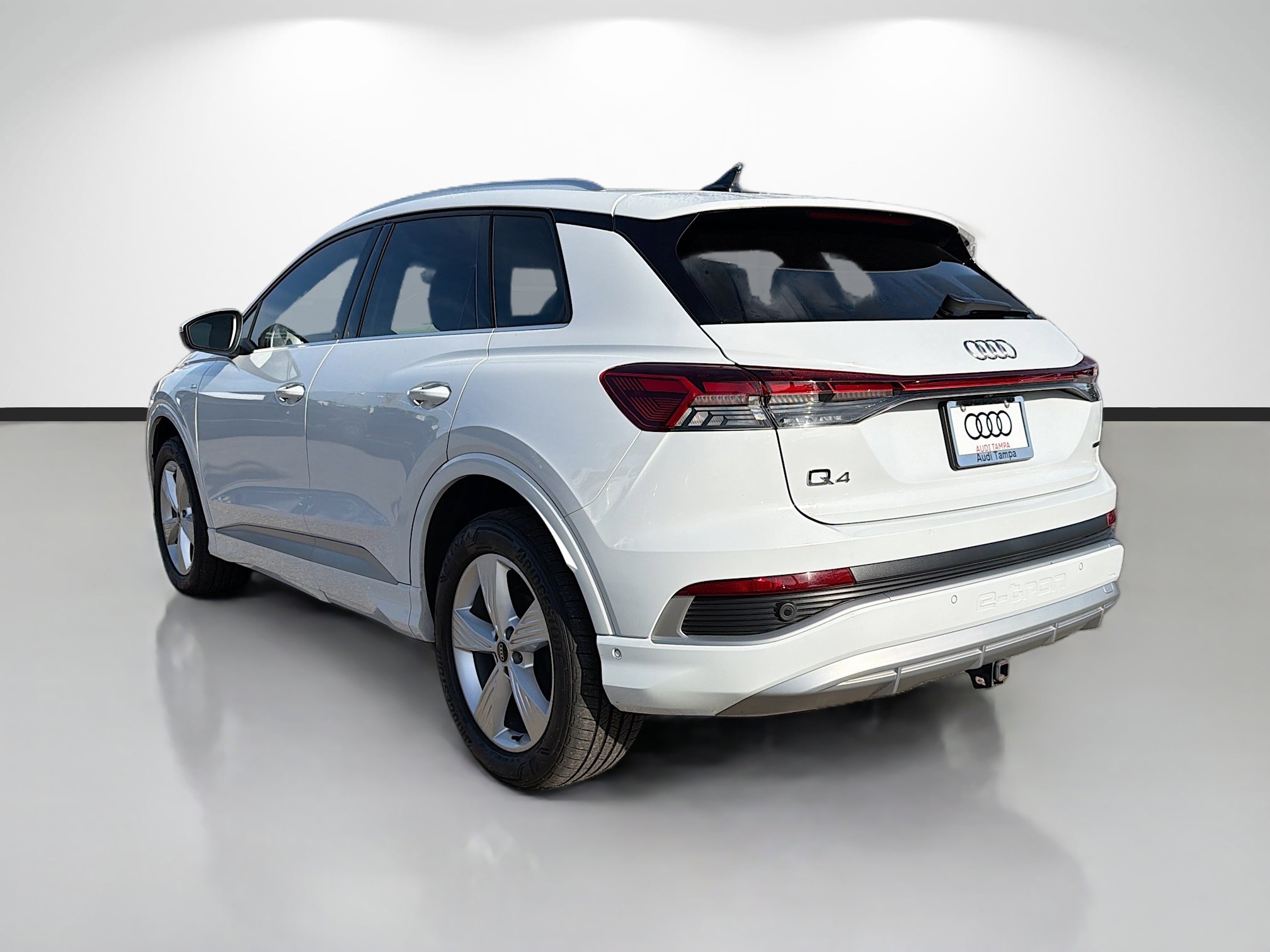 Used 2023 Audi Q4 e-tron Premium Plus image 5