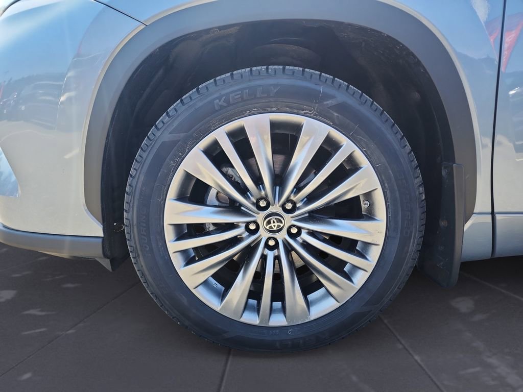 Used 2022 Toyota Highlander Platinum image 14