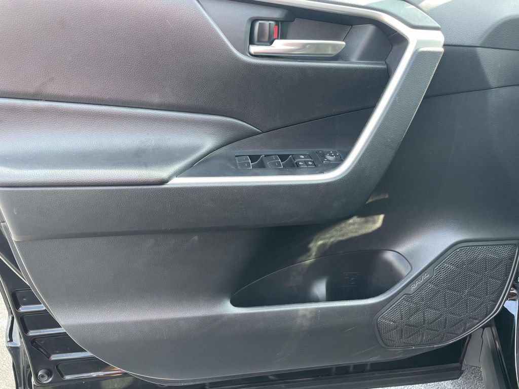 Used 2024 Toyota RAV4 XLE FWD image 15