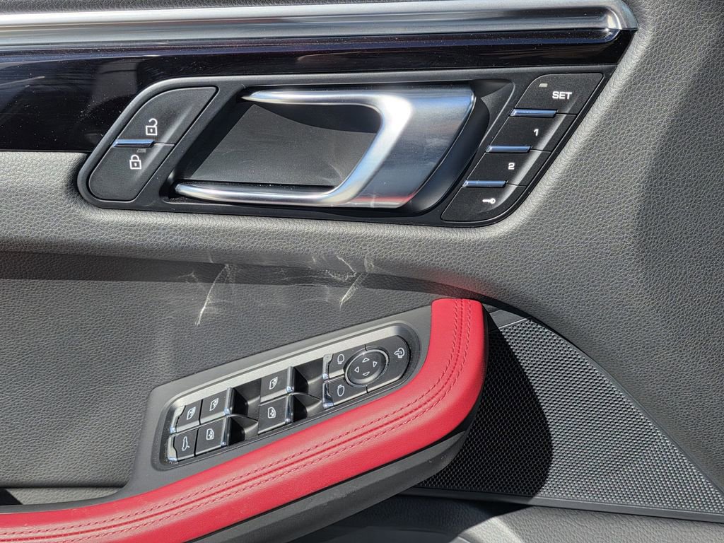 Used 2025 Porsche Macan image 23