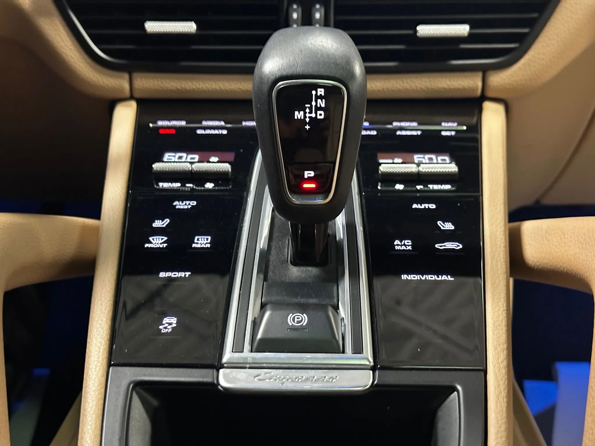 Used 2022 Porsche Cayenne AWD/4WD image 48