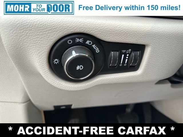 Used 2018 Chrysler Pacifica Limited image 24