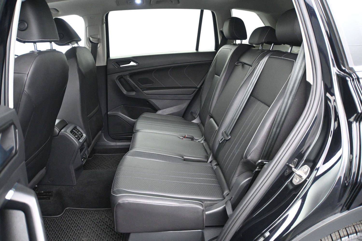 Used 2022 Volkswagen Tiguan SE AWD/4WD image 9