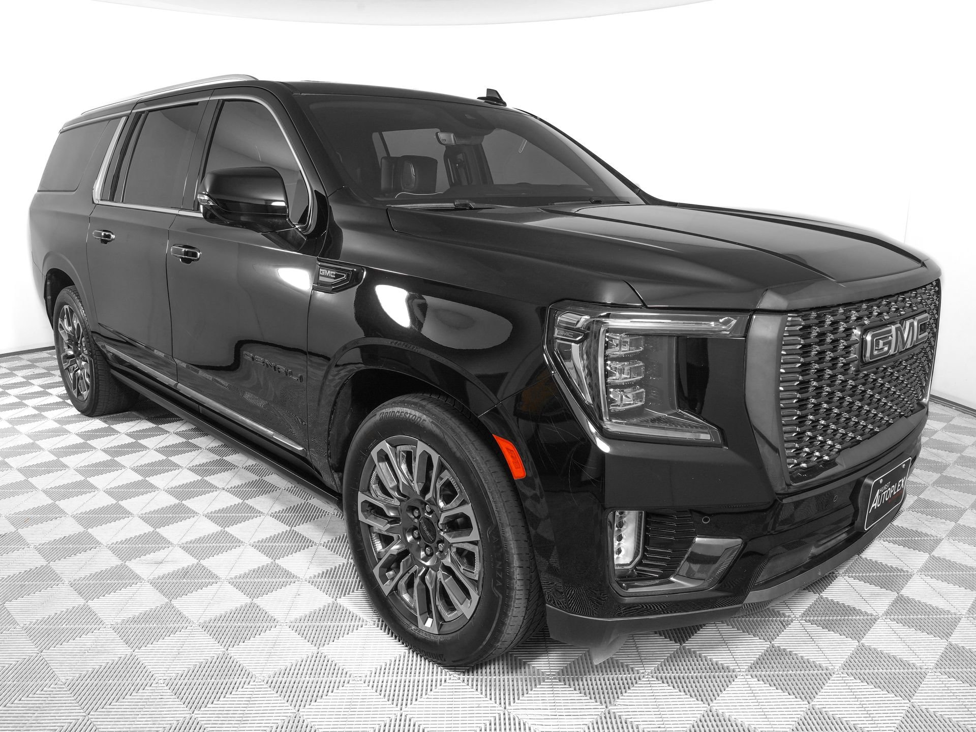 Used 2024 GMC Yukon XL Denali Ultimate image 3