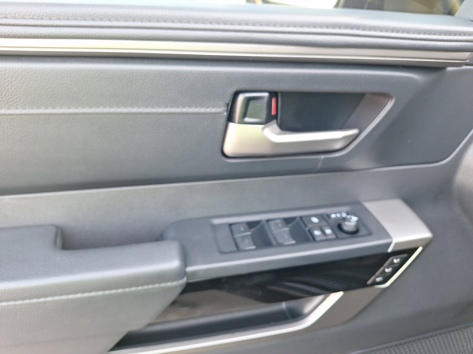 Used 2024 Toyota Tundra Limited w/ Power Package AWD/4WD image 18