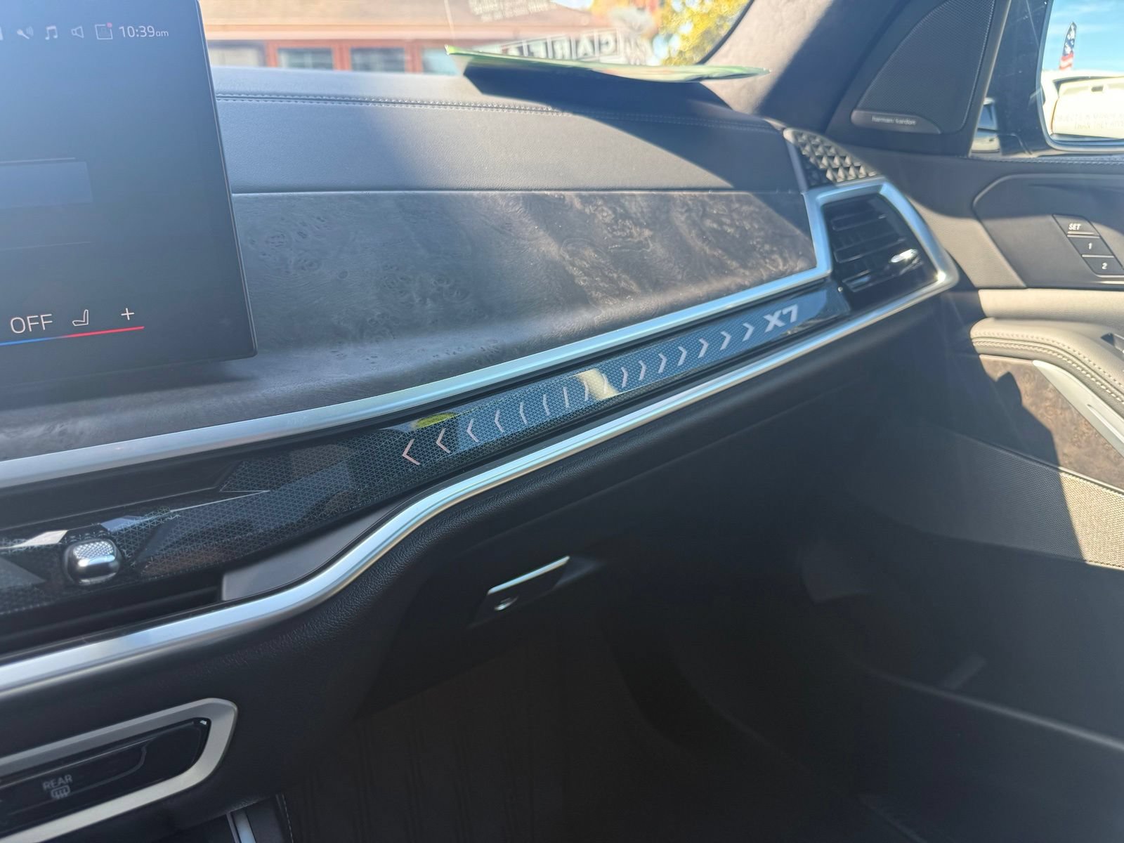 Used 2025 BMW X7 xDrive40i w/ M Sport Package AWD/4WD image 21
