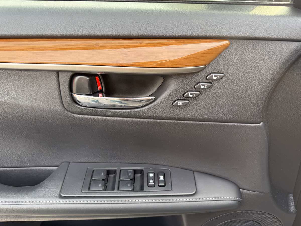 Used 2015 Lexus ES 300h image 26