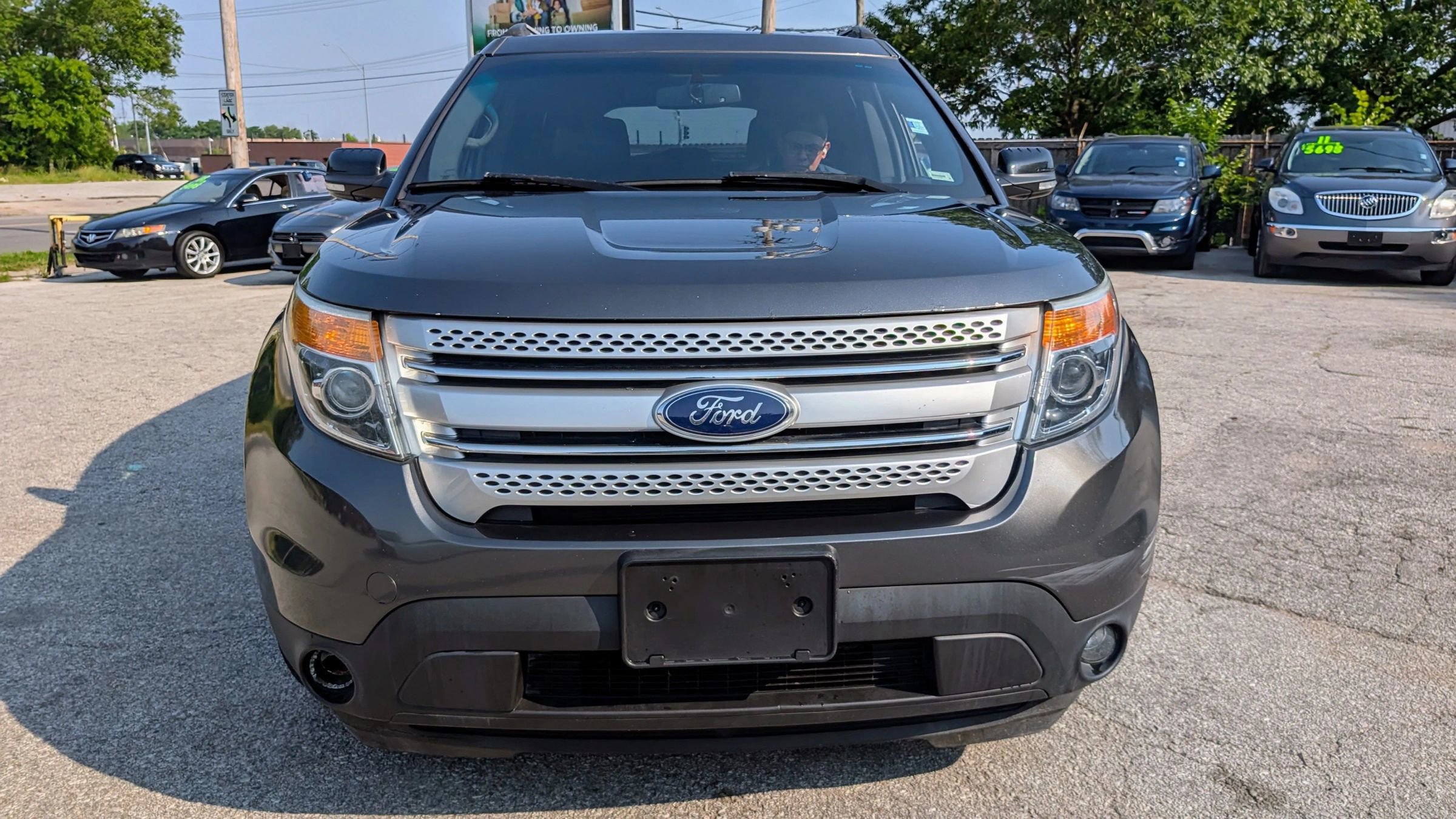 Used 2015 Ford Explorer XLT w/ Equipment Group 202A image 2
