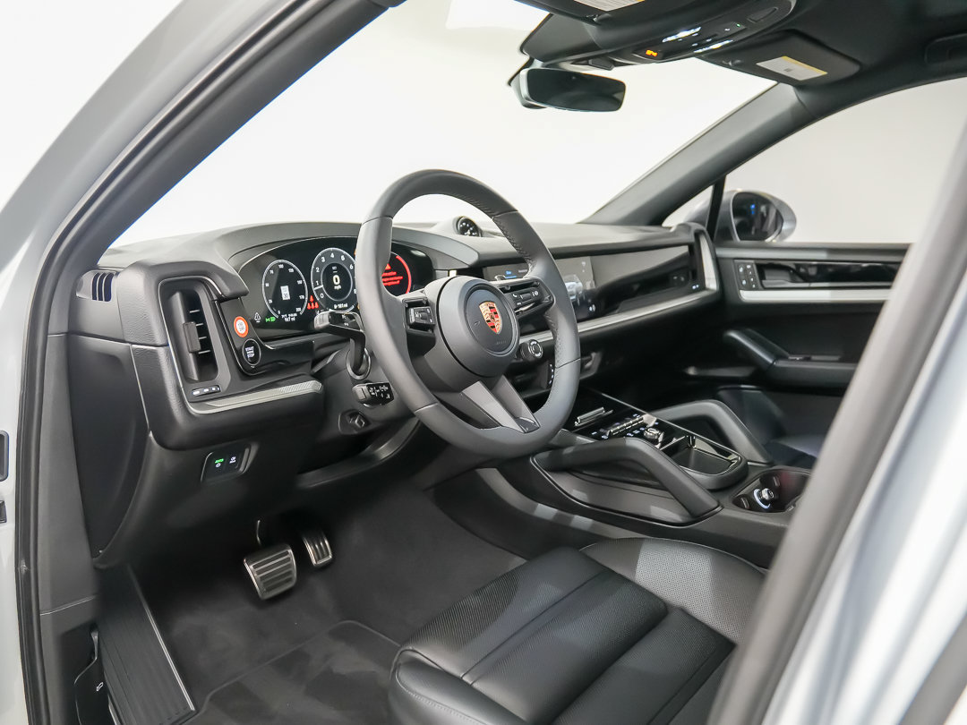 Certified 2026 Porsche Cayenne S AWD/4WD image 4
