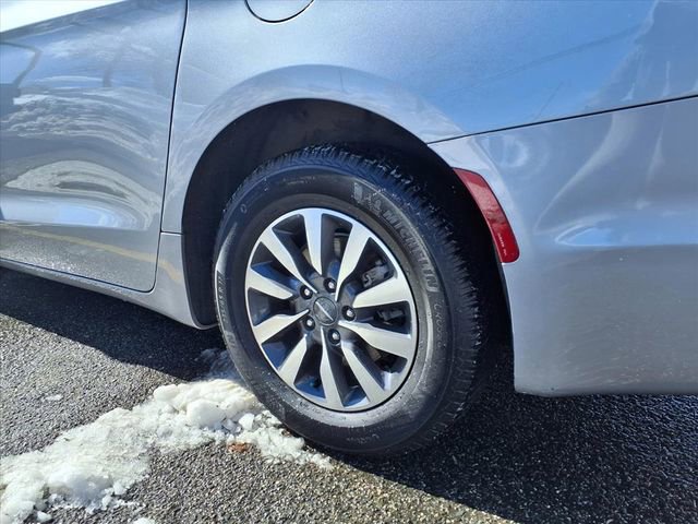 Used 2021 Chrysler Pacifica Touring-L FWD image 8