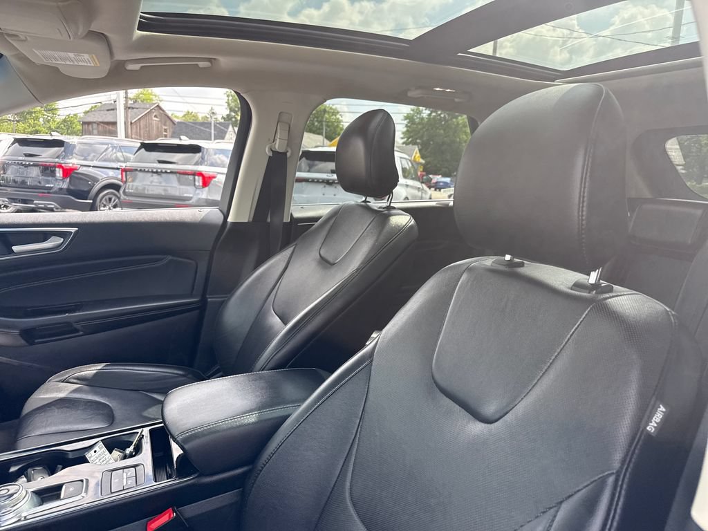 Used 2019 Ford Edge Titanium w/ Equipment Group 301A AWD/4WD image 26