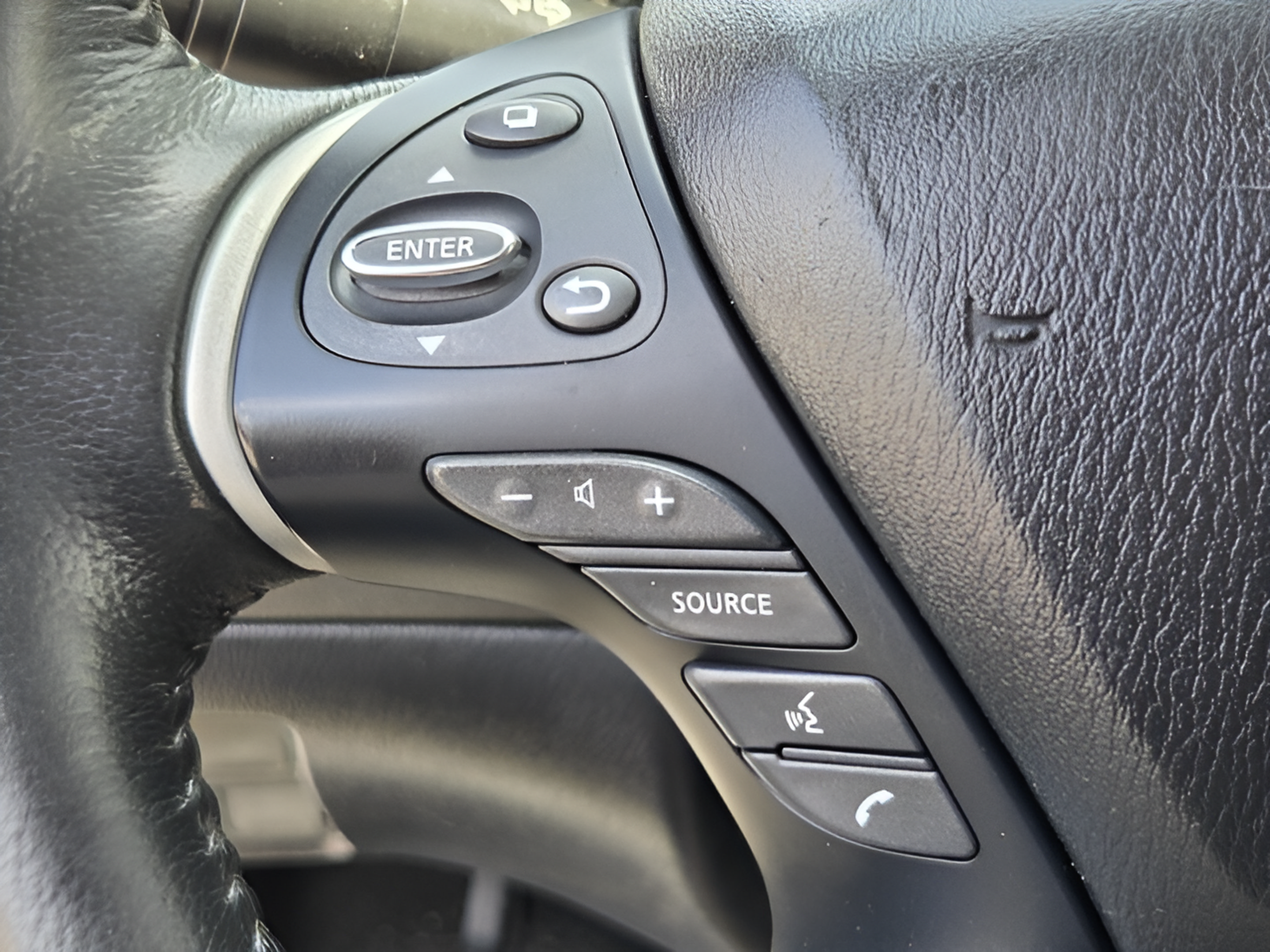 Used 2020 Nissan Pathfinder SV AWD/4WD image 24