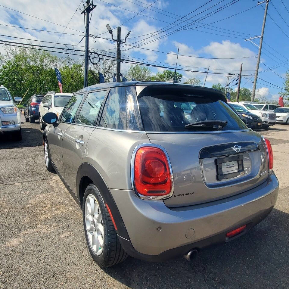 Used 2019 MINI Cooper 4-Door Hardtop image 3