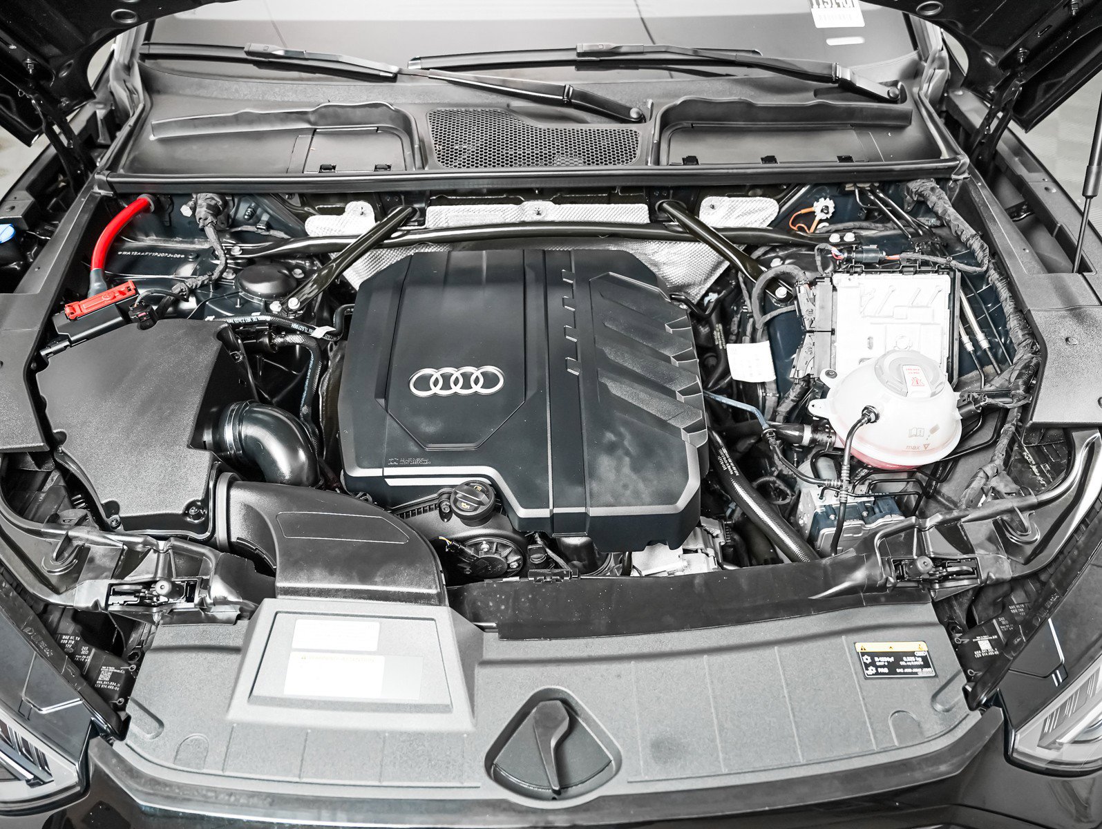 Certified 2023 Audi Q5 2.0T Premium Plus w/ Premium Plus Package AWD/4WD image 4