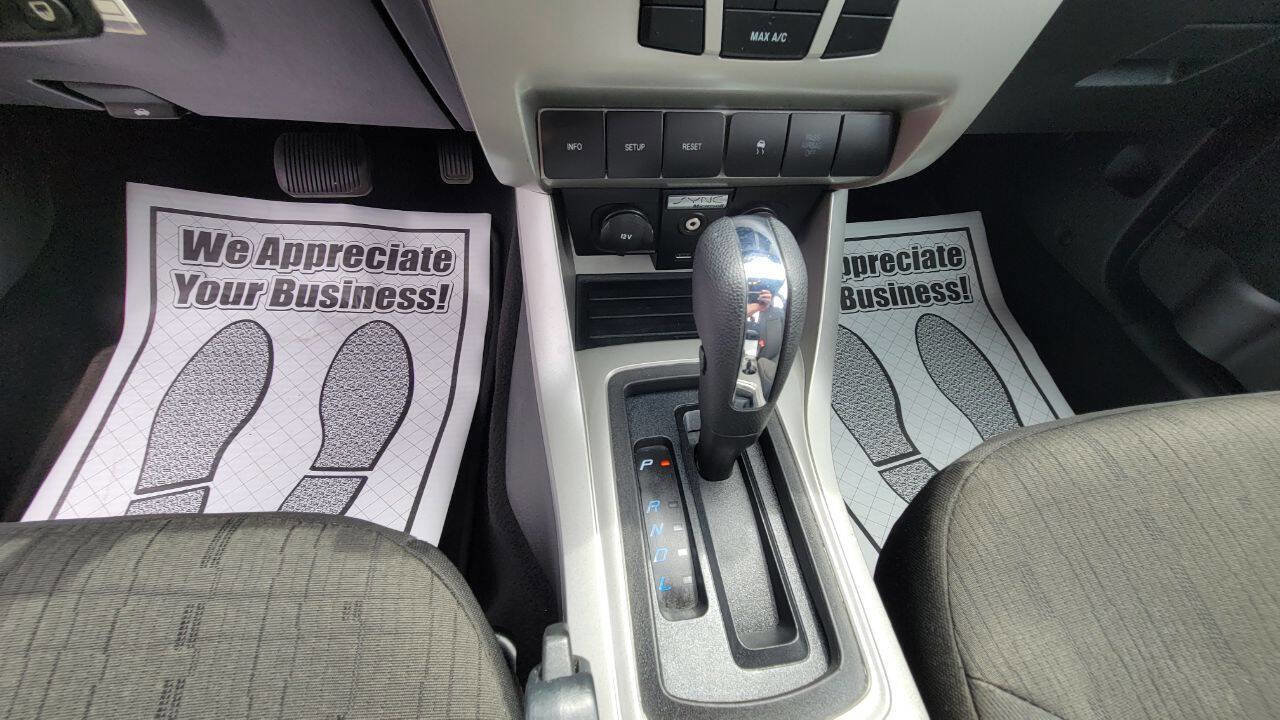 Used 2010 Ford Focus SE FWD image 16
