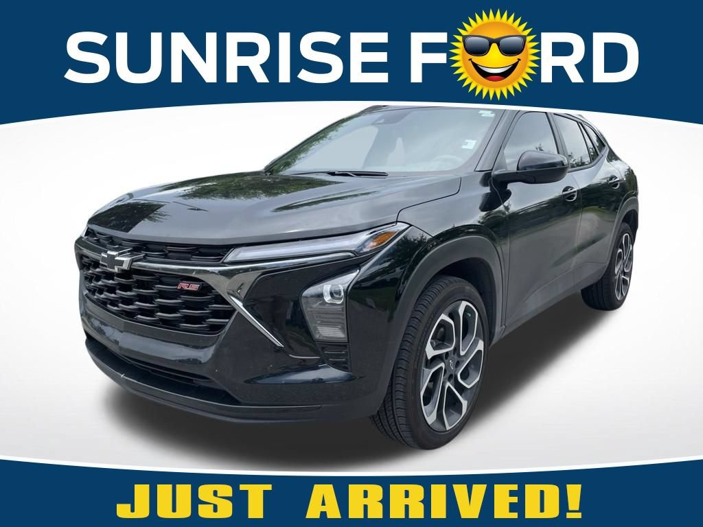 Used 2025 Chevrolet Trax RS w/ Driver Confidence Package FWD image 1