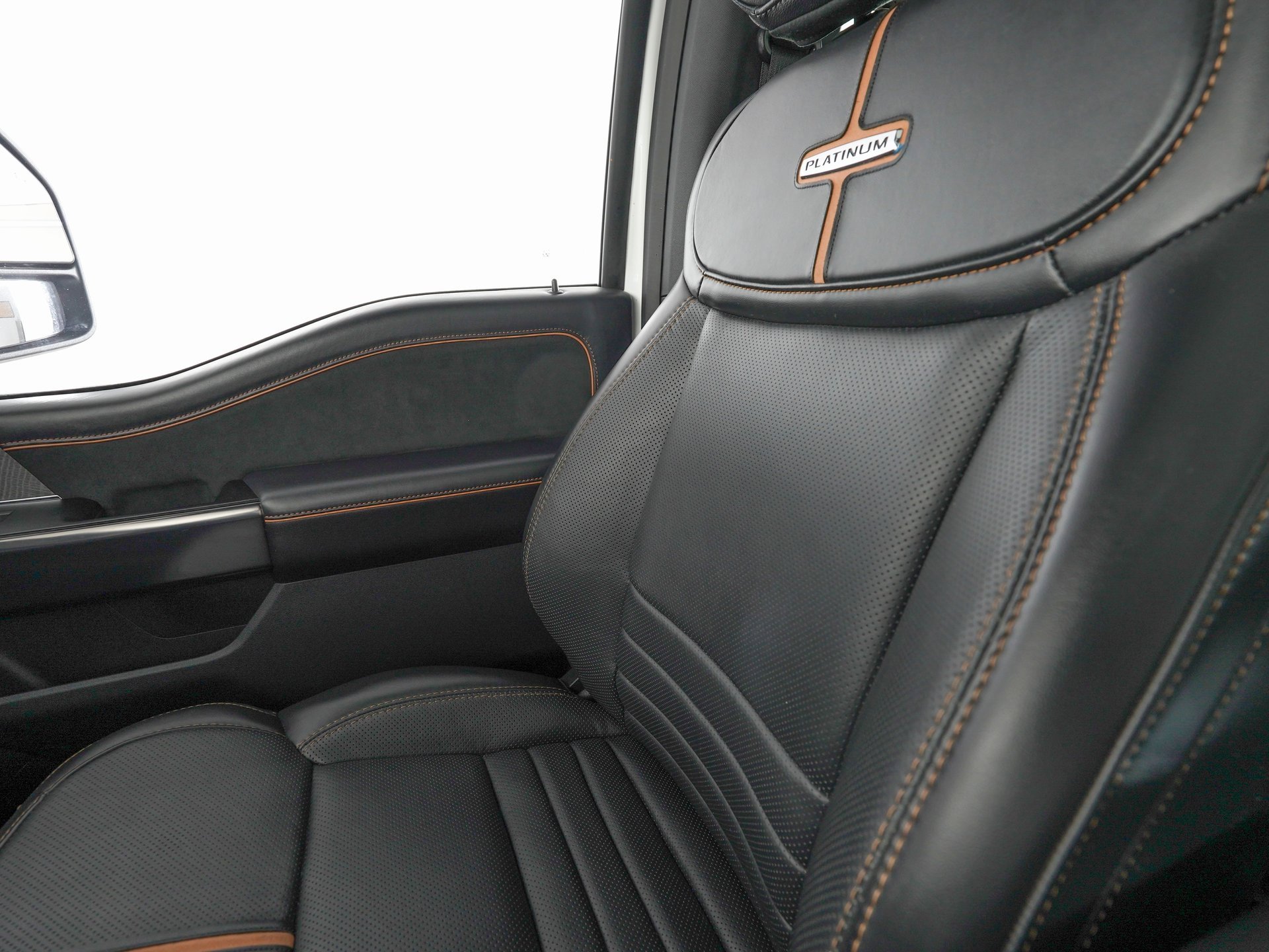 Used 2023 Ford F450 Platinum w/ FX4 Off-Road Package image 29