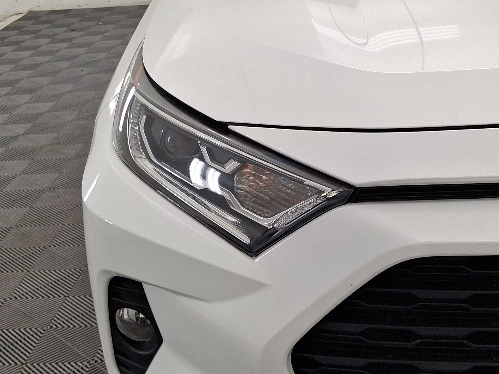 Certified 2019 Toyota RAV4 XLE w/ Carpet Mat Package AWD/4WD image 28