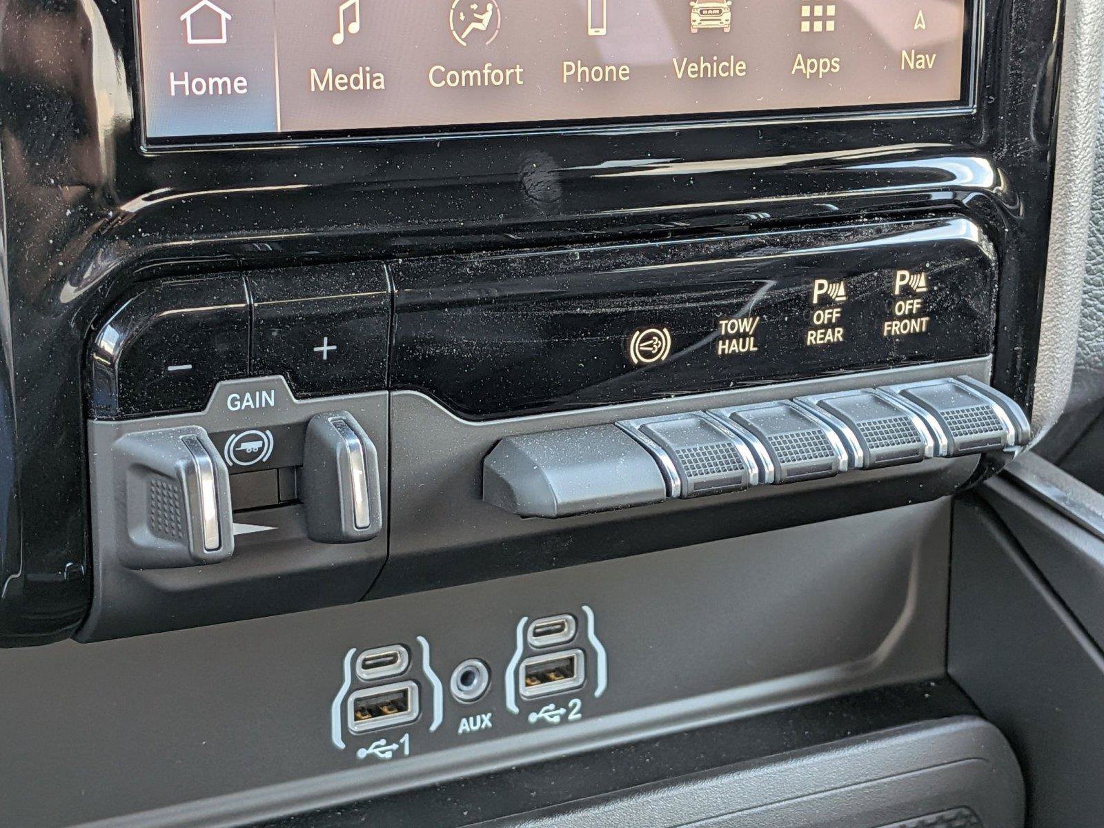 New 2026 RAM 2500 Big Horn AWD/4WD image 14