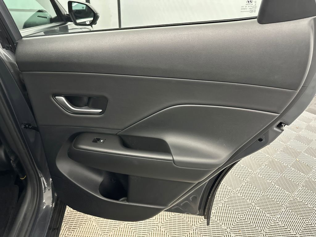 Used 2024 Hyundai Kona Limited image 17