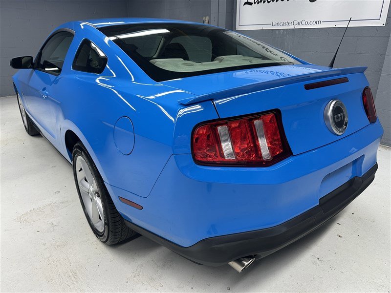 Used 2010 Ford Mustang GT image 4