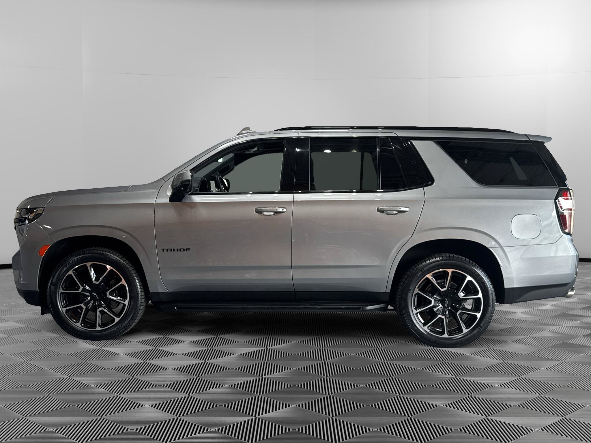 Used 2023 Chevrolet Tahoe RST w/ Sport Performance Package AWD/4WD image 2